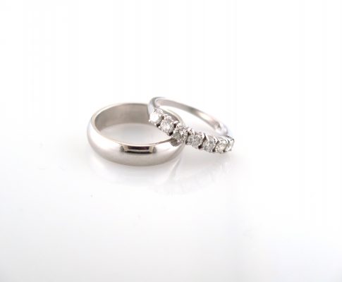 A Guide to Wedding Anniversary Gemstones